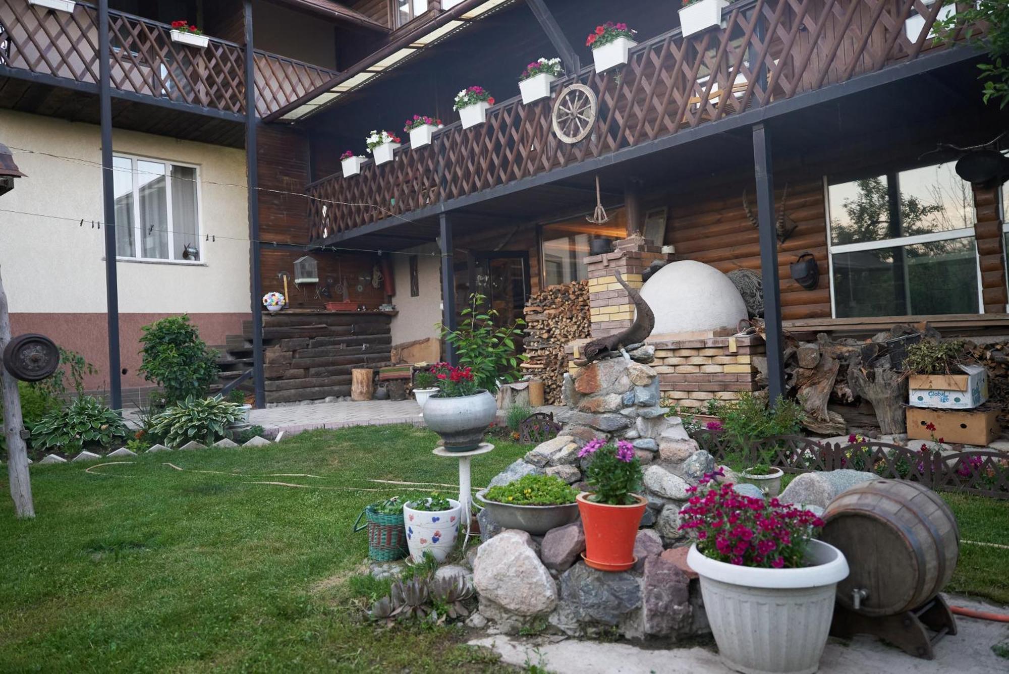 Argo Guest House Karakol Ngoại thất bức ảnh